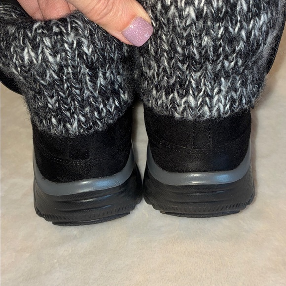 Suede Skechers Boots Relaxed Fit with Air-Cooled Memory Foam, Black, Size 8.5 - Picture 3 of 7